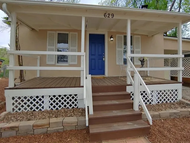 629 E Maple St — Photo 3