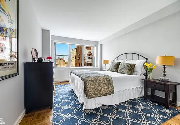 4th image of 15 W 72nd St APT 14K