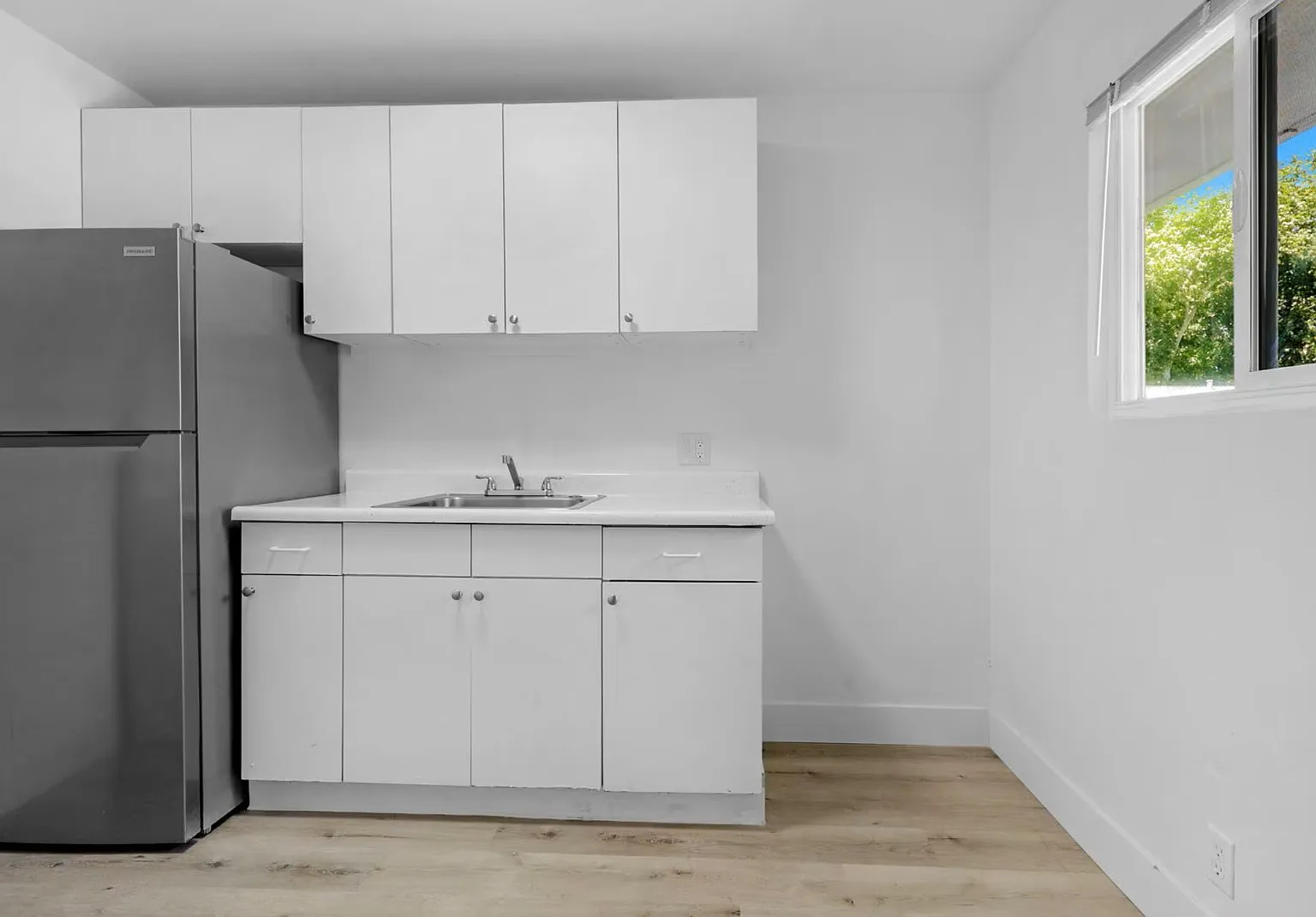 B Street Apartments — Photo 4