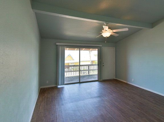 5th image of 71 Nassau Dr APT 401