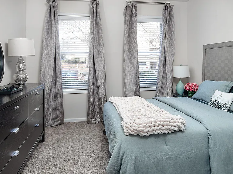 Manchester Place Apartments — Photo 12