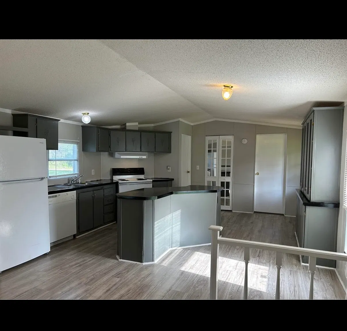 3 bed, 1200 sqft, $950 — Photo 2