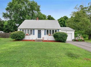4 Nutmeg Dr, Clinton, CT 06413