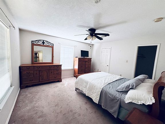 2nd image of 10991 Gilmore Rd