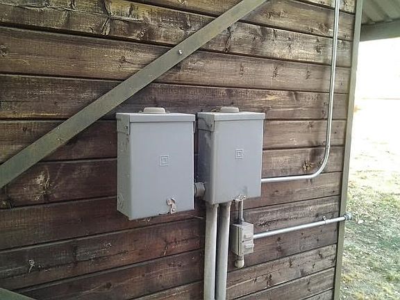 has electritcity