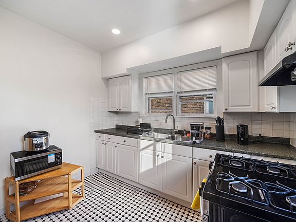 5th image of 1118 Garnett Pl APT 2