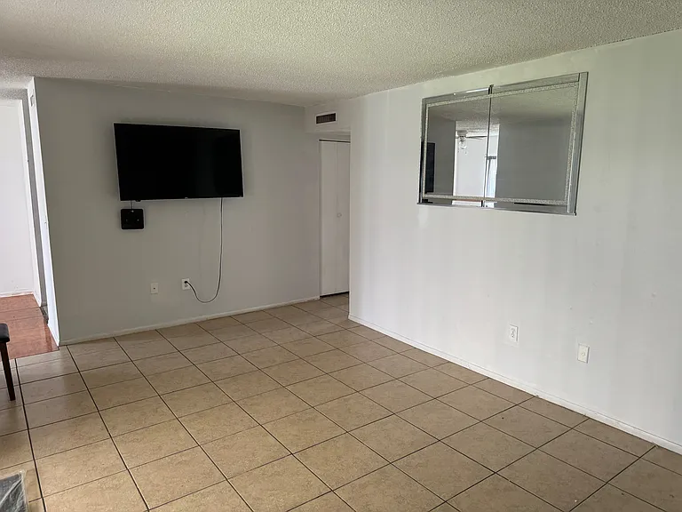 9017 Westchester Cir #D — Photo 6