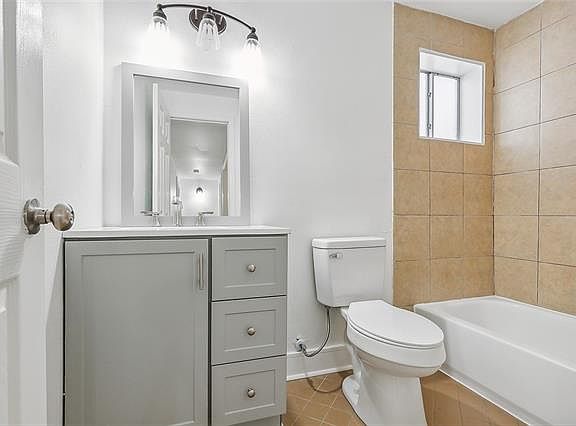 5th image of 2232 Annette St #1/2