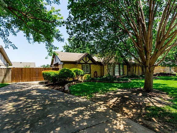 2nd image of 604 W Louella Dr