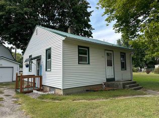 723 Iris St, Savanna, IL 61074