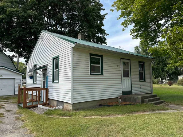 723 Iris St, Savanna, IL 61074