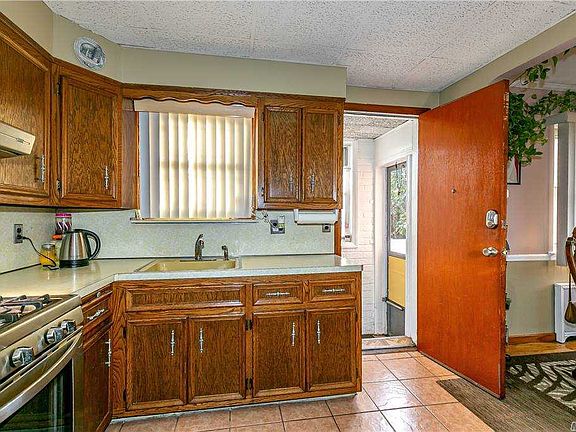 3rd image of 25312 82nd Ave