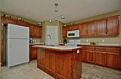 5th image of 304 193rd St