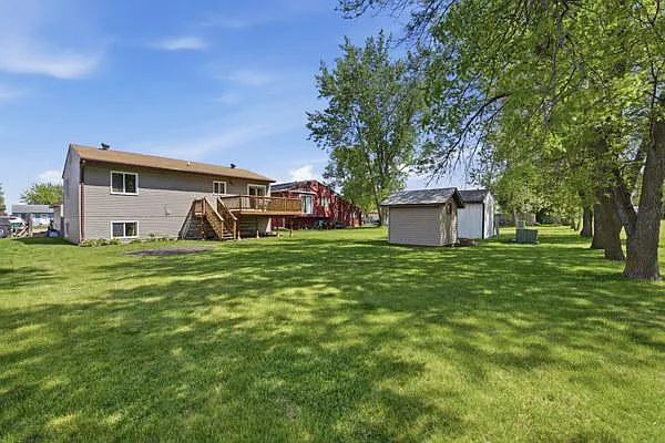 4 bed, 1924 sqft, $2,000 — Photo 2