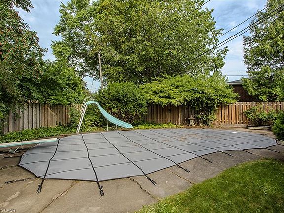 5th image of 342 Bryant Cres