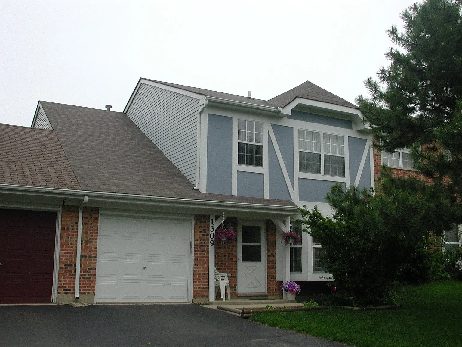 1309 Robin Dr photo 1