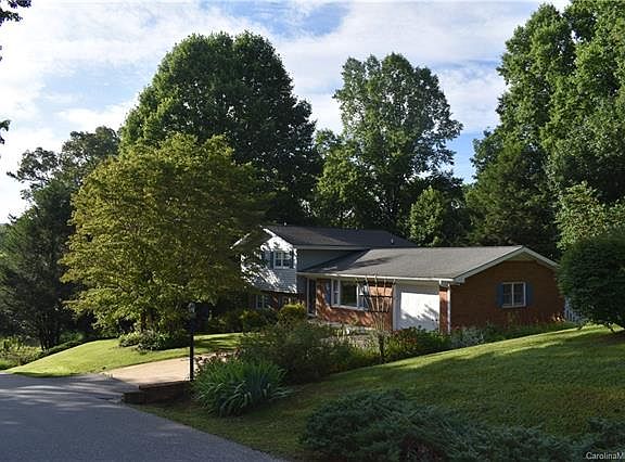 3rd image of 25 Woodstone Dr