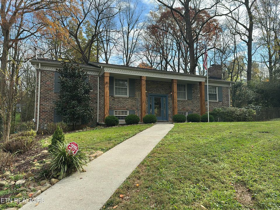 1st image of 220 Essex Dr