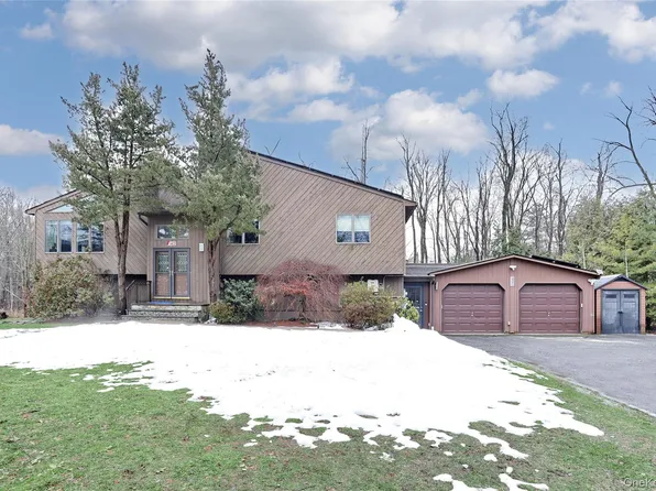 42 Cragmere Road, Airmont, NY 10901