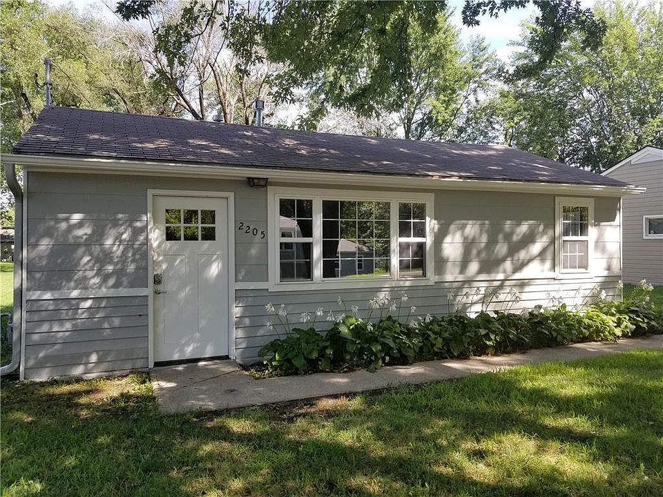 1st image of 2205 S 39th St