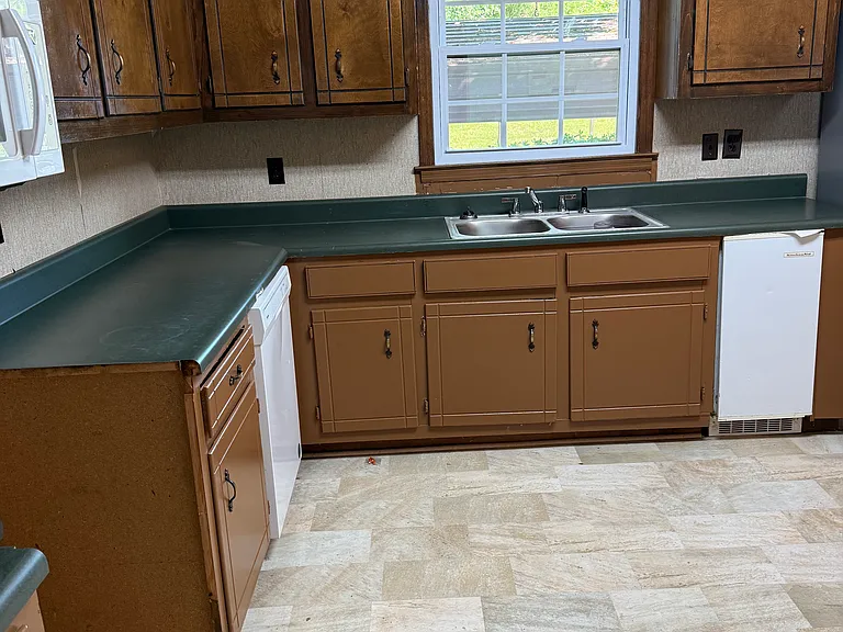 400 Emerald Dr — Photo 8
