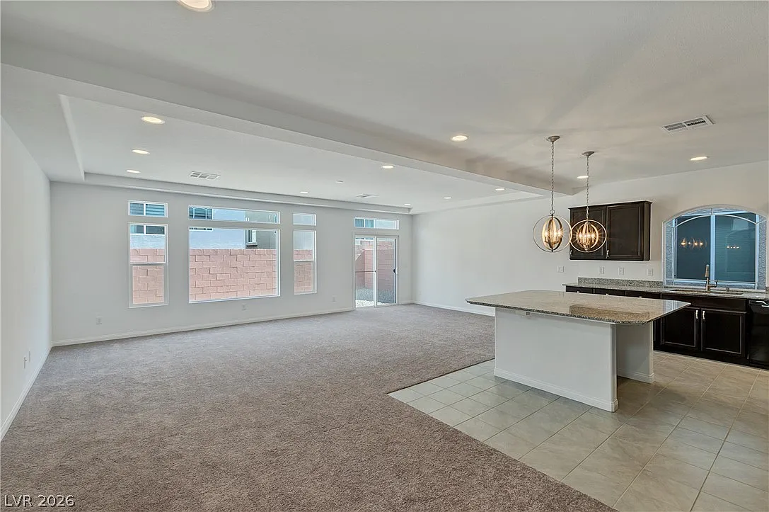 4 bed, 2.5 bath, 2277 sqft, $2,300 — Photo 3