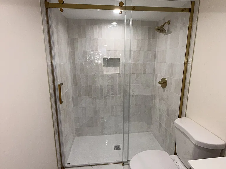 1711 W Henderson St #G — Photo 8