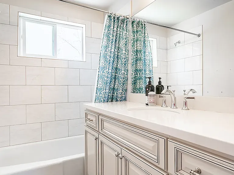 2063 E Kane Cir — Photo 4
