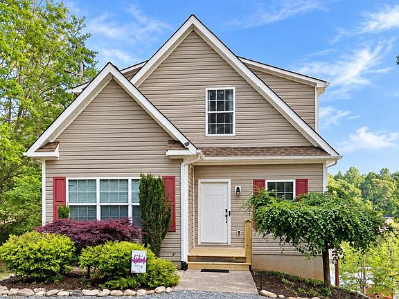 5th image of 108 Pebble Brook Ln