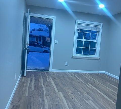 3rd image of 1977 Princeton Rd