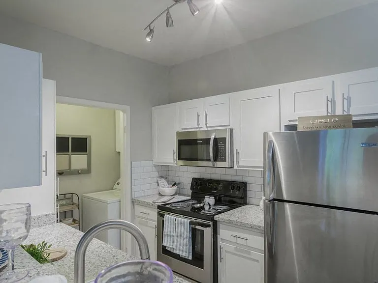 EASTLAND HILLS APARTMENTS — Photo 5