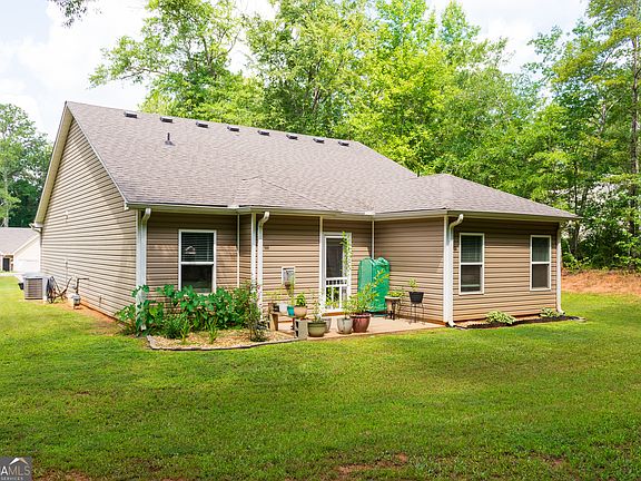 4th image of 165 Pine Ridge Rd