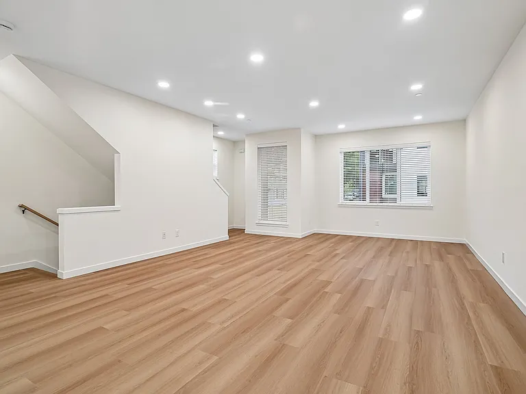 950 Maple Ave #D — Photo 4
