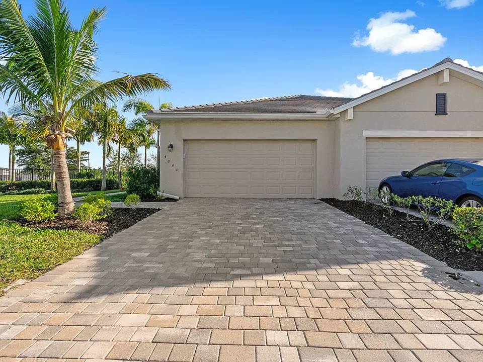 4364 Lemongrass Dr