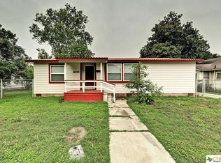 205 N Mesquite Ave, Luling, TX 78648