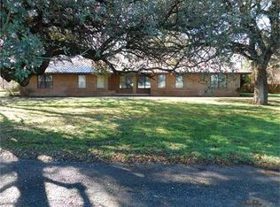 2401 W Wallace St, San Saba, TX 76877