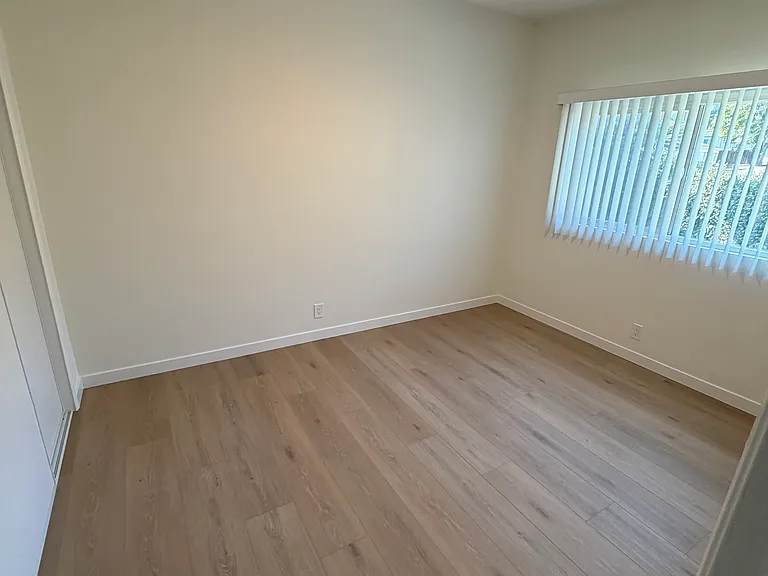2733 Montrose Ave #5 — Photo 23
