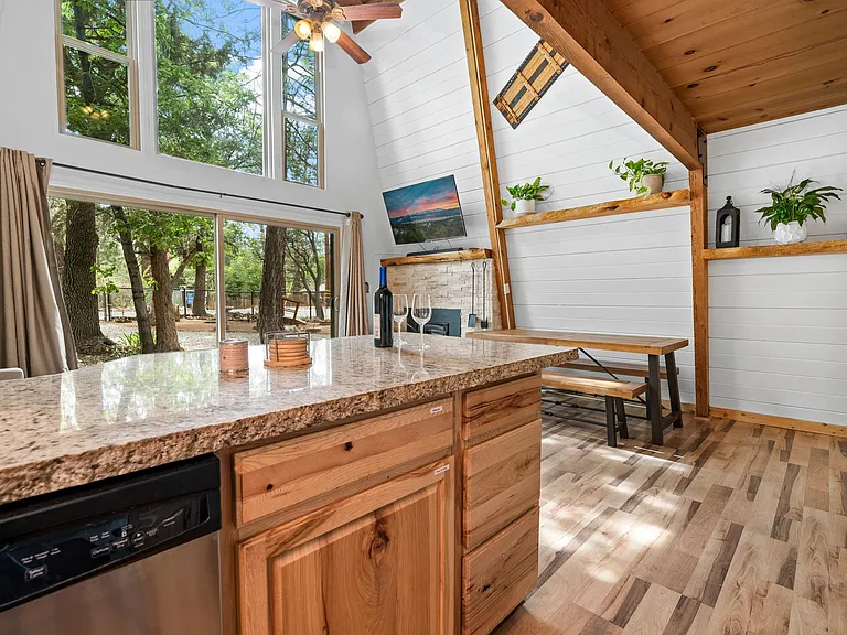 511 Sunset Ln — Photo 3
