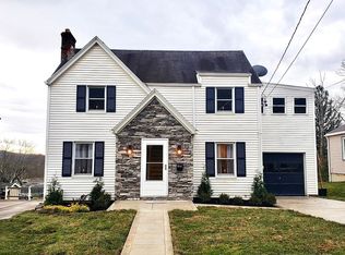 711 California Ave, Ellwood City, PA 16117