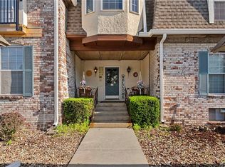 5717 Metcalf Ct, Overland Park, KS 66202