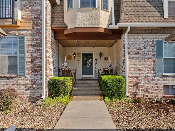 5717 Metcalf Ct, Overland Park, KS 66202