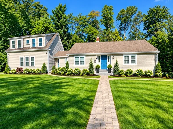 109 Country Ln, Westwood, MA 02090