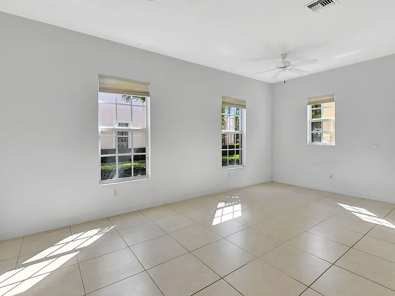838 NW 83rd Ln — Photo 21