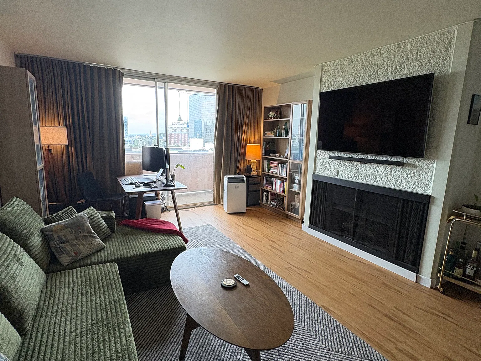 1 bed, 715 sqft, $2,100 — Photo 1