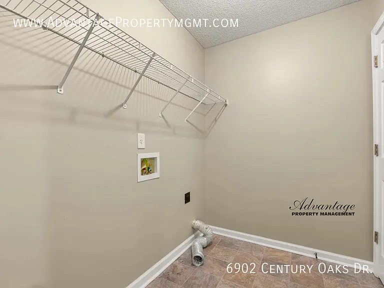 6902 Century Oaks Dr — Photo 17