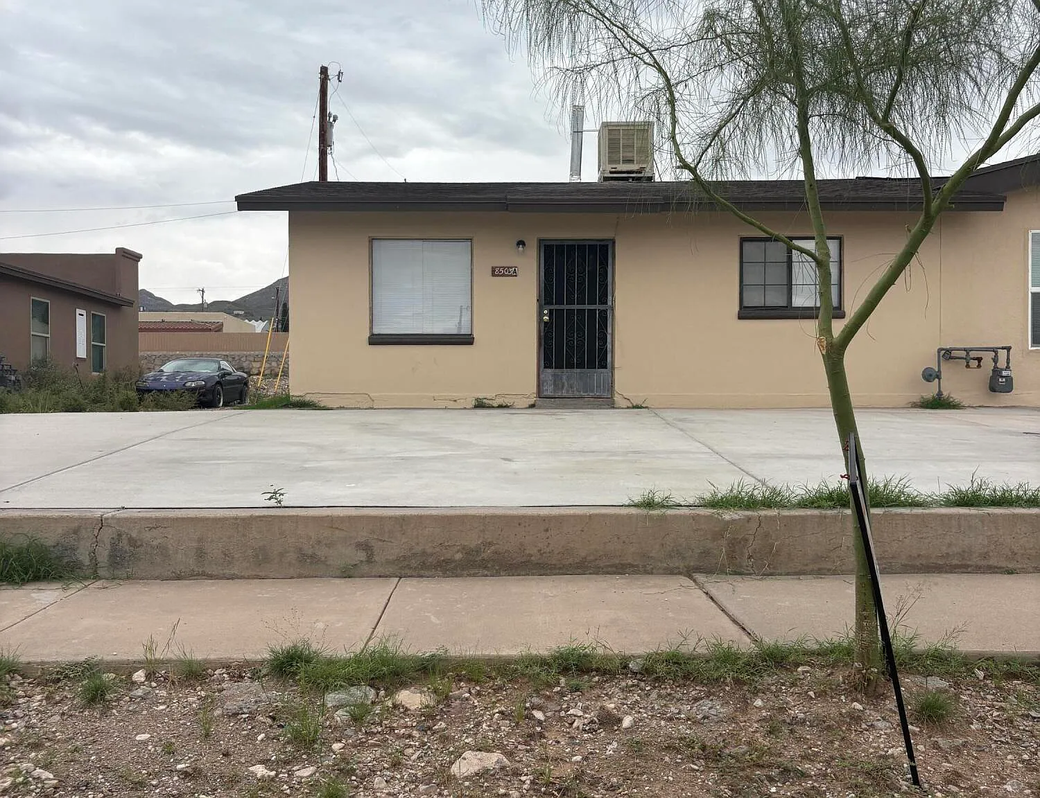 2 bed, 1.0 bath, 760 sqft, $990 — Photo 2