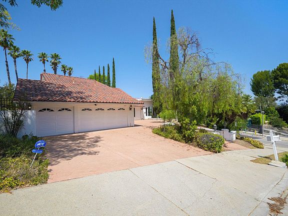 2nd image of 4041 Alonzo Ave