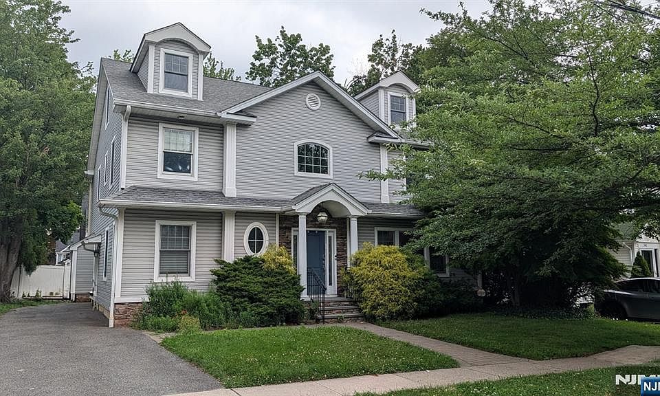 1st image of 245 Carlton Ter
