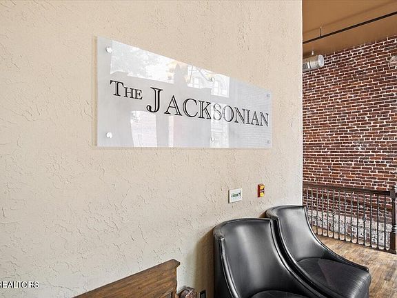 5th image of 129 W Jackson Ave #203