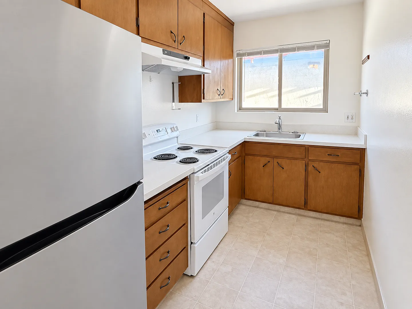 728 Adams St — Photo 3